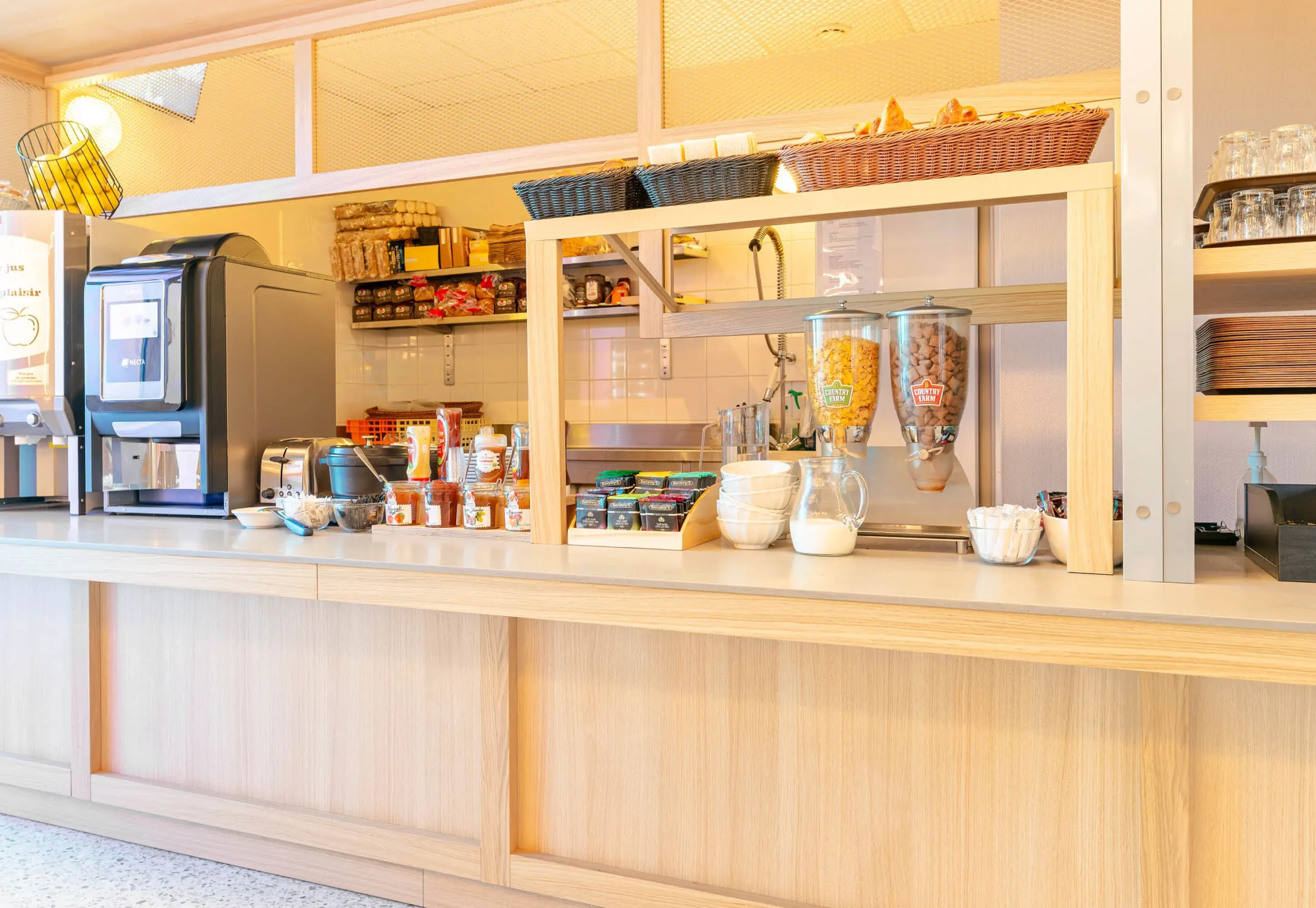 Hotel nantes centre 4304 breakfast buffet.87b96d63