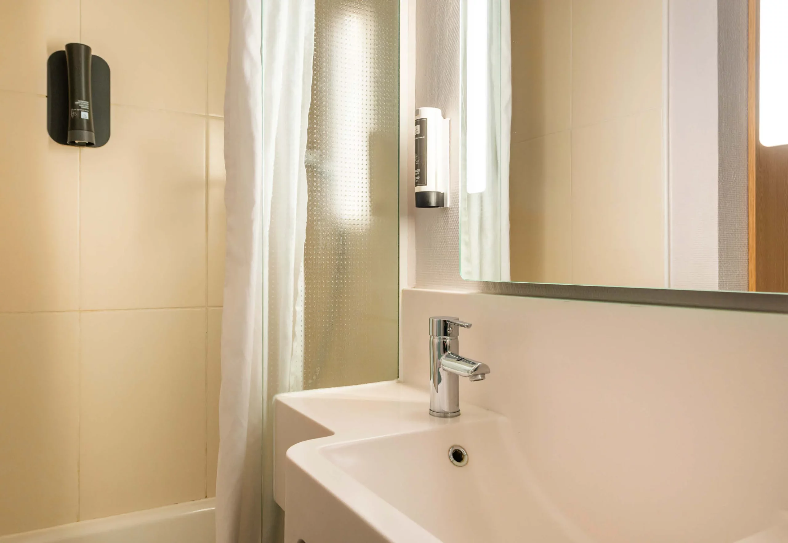 Hotel nantes la chapelle 4151 bathroom.840acc50