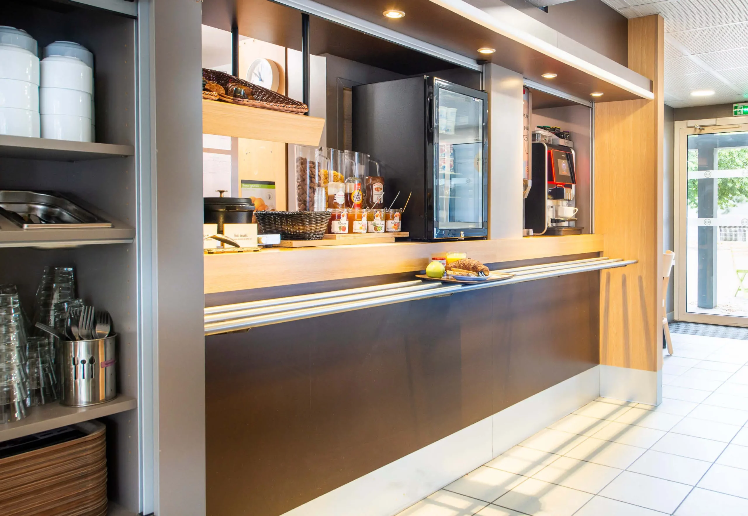 Hotel nantes la chapelle 4151 breakfast buffet.134b87ce