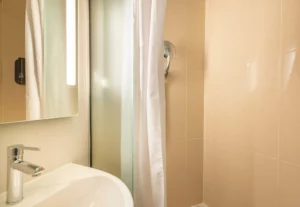 Hotel nantes reze 4342 bathroom.bc6b5eba
